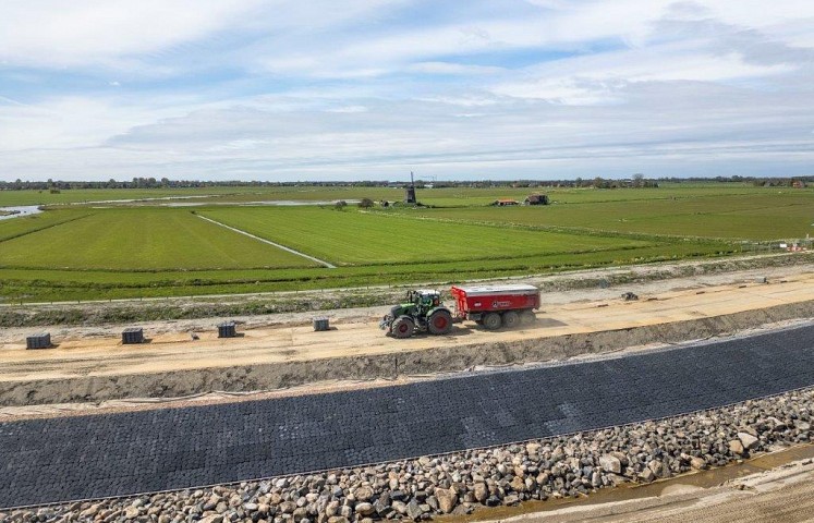 Dijkverzwaring Markermeerdijken voor Unie van Marken (3-assers) - Warder Dijkverzwaring Markermeerdijken voor Unie van Marken (3-assers)